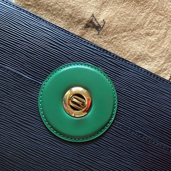 Louis Vuitton Sac Friedland Black and Green Epi Leather - Picture 12 of 15